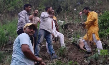 उत्तराखंड के उत्तरकाशी में बस हादसा MP के यात्रियों की बस खाई में गिरी 22 की मौत 40  के करीब यात्री थे सवार