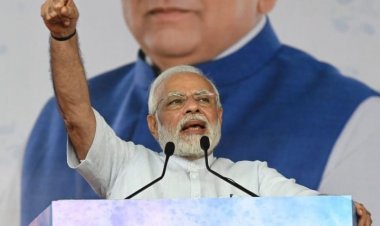 गुजरात पहुंचे पीएम मोदी ने रखी कई परियोजनाओं की आधारशिला, कांग्रेस को लेकर कही ये बात। जानिये...