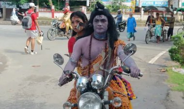 शिव पार्वती बन कर रहे थे पेट्रोल-डीजल कीमतों का विरोध, गिरफ्तार