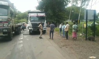 इंदौर इच्छापुर हाईवे पर हुआ हादसा, बलकर  की चपेट में आए दो पहिया सवार