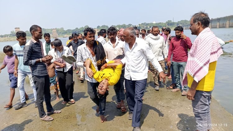 नर्मदा के पुल से युवक ने लगाई छलांग, गोताखोरों ने तत्परता से निकाला बाहर