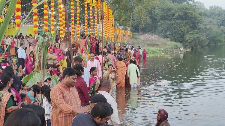 पूर्वांचल का लोकपर्व छठ निमाड़ अंचल में भी मना आस्था और  समर्पण के साथ