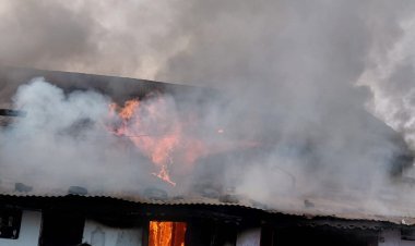 खंडवा में भीषण आग: तीन मकान जले, किसान की जिंदा जलकर मौत | Breaking News