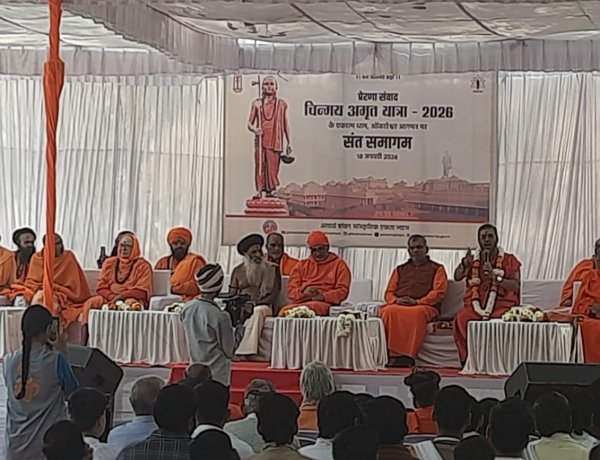 ओंकारेश्वर में एकता न्यास का विवादित आयोजन: कन्याओं को भूखा लौटाया, यातायात जवान से अभद्रता पर बवाल